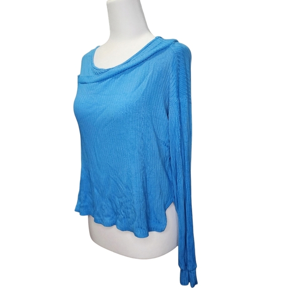 Red Haute Blue Women's Top - Picture 3 of 6